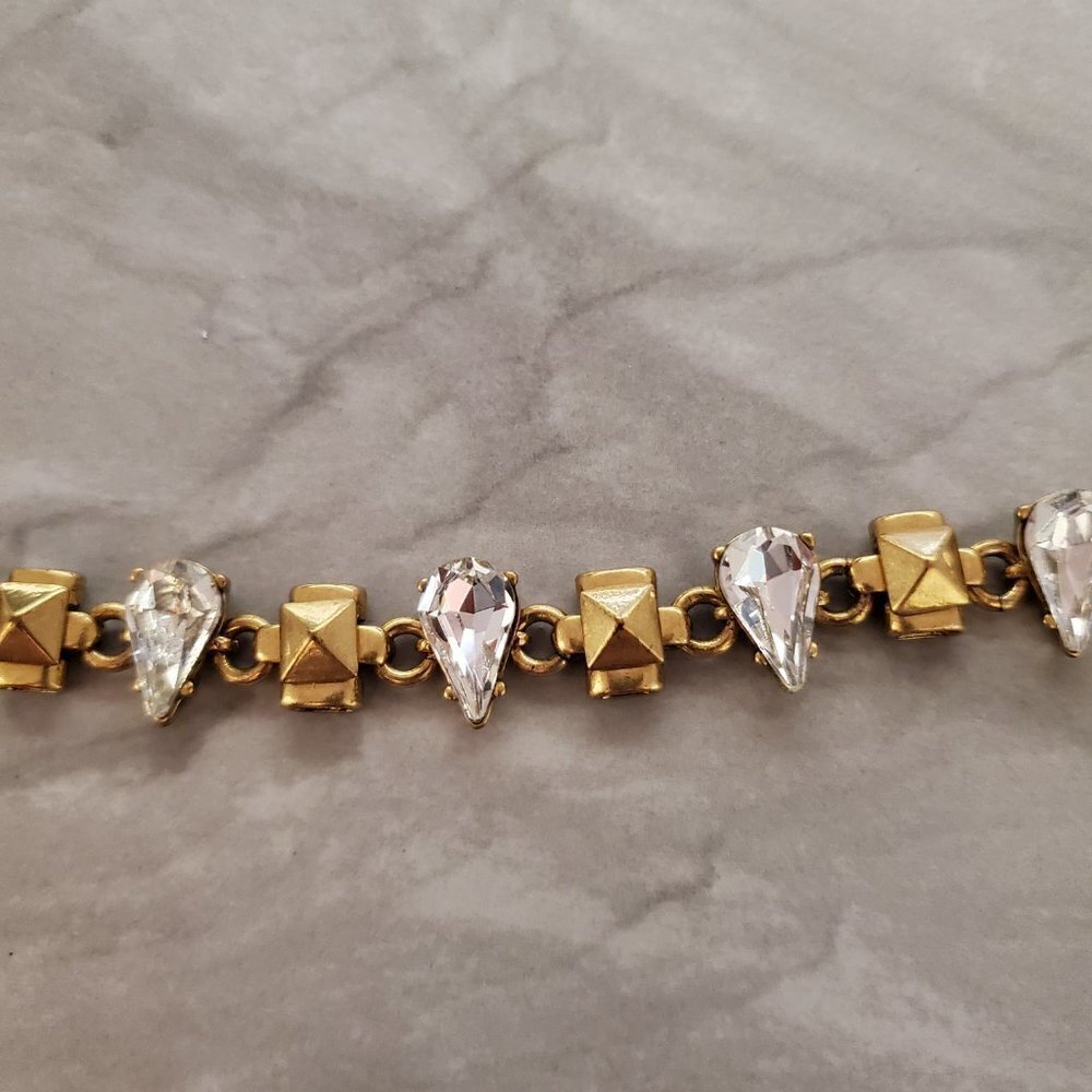 ✨ J.Crew Rhinestone Crystal Pyramid Distressed Antique Teardrop Bracelet ✨ - Picture 5 of 16